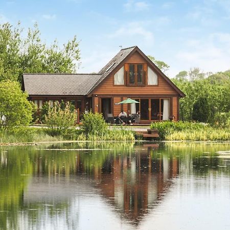 Anglesey Lakeside Lodges Menai Bridge Extérieur photo