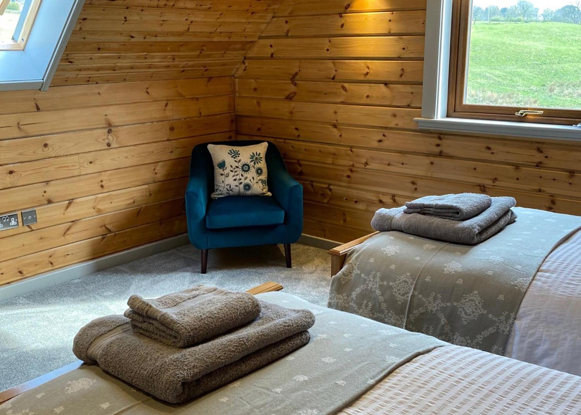 Anglesey Lakeside Lodges Menai Bridge Extérieur photo