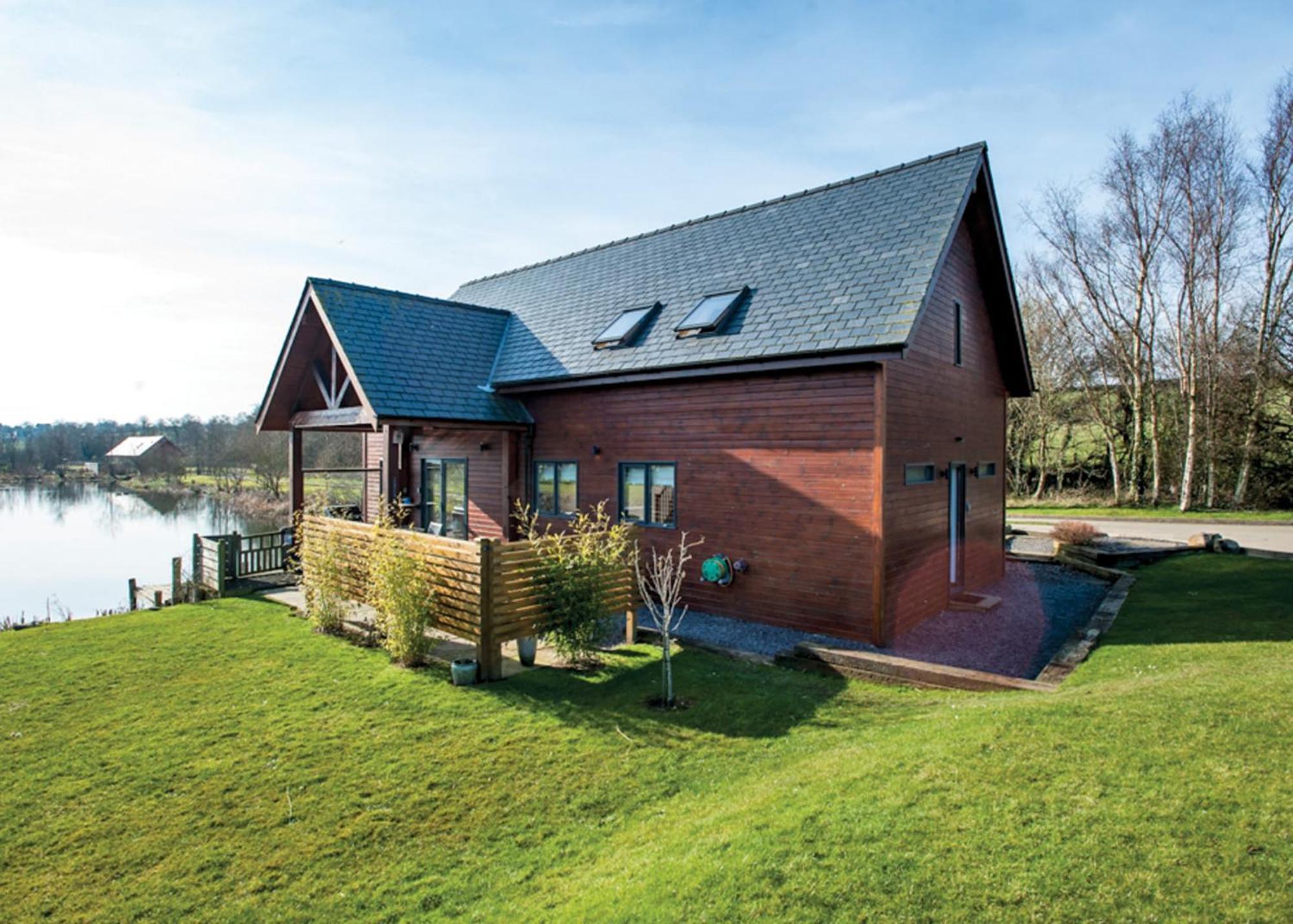 Anglesey Lakeside Lodges Menai Bridge Extérieur photo