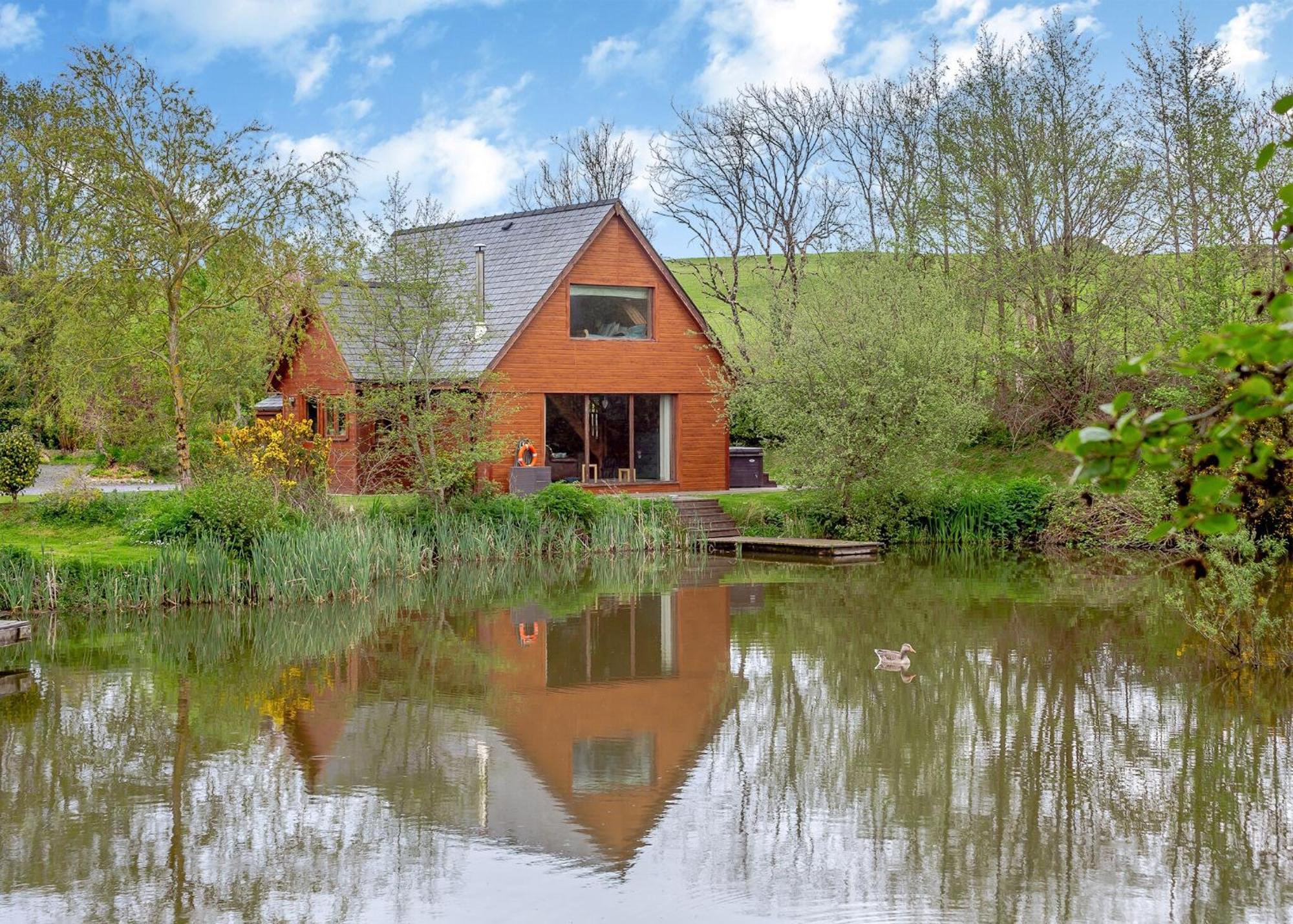 Anglesey Lakeside Lodges Menai Bridge Extérieur photo