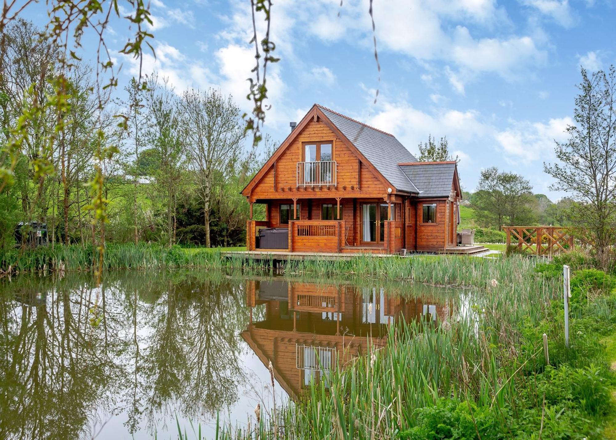 Anglesey Lakeside Lodges Menai Bridge Extérieur photo