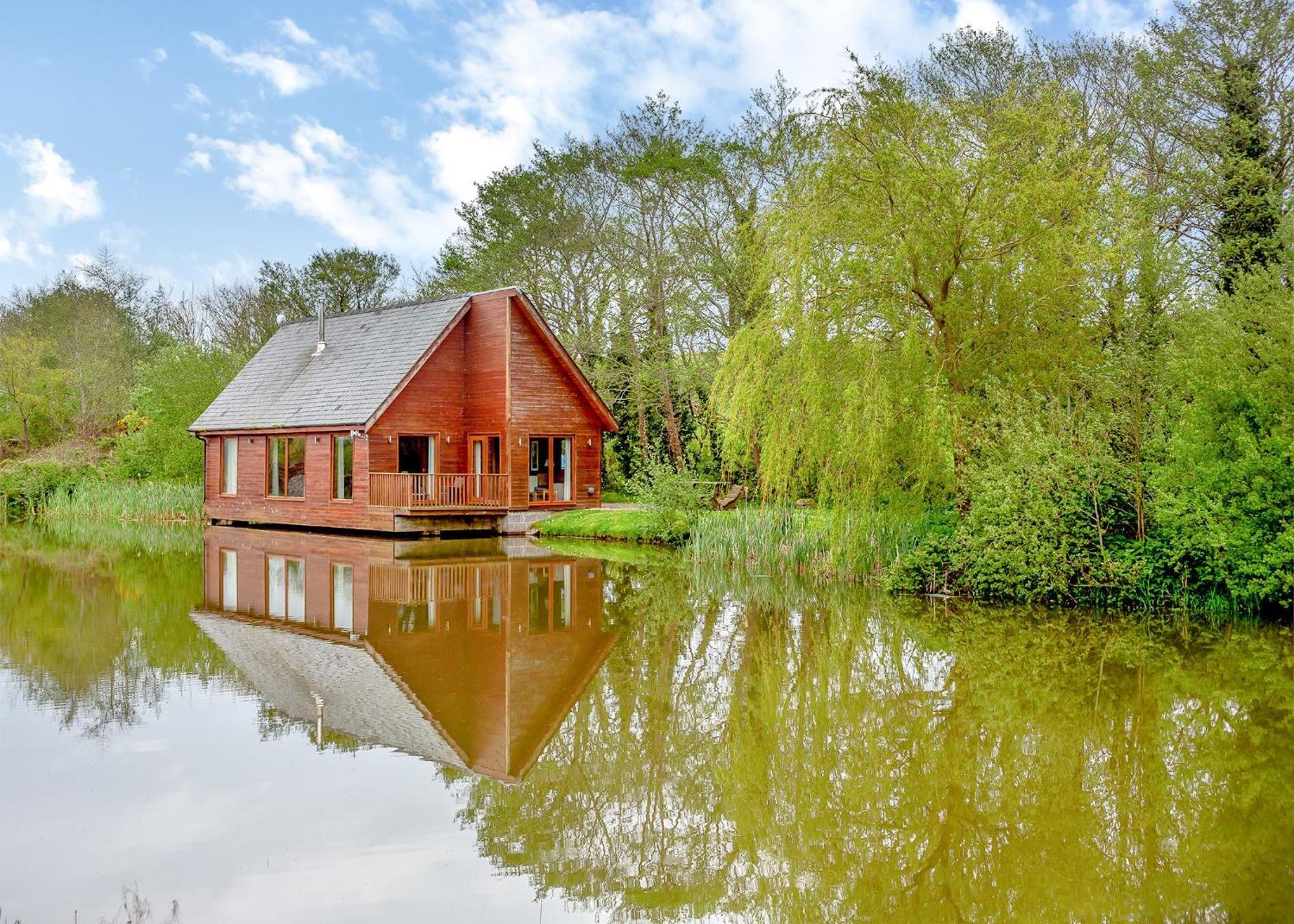 Anglesey Lakeside Lodges Menai Bridge Extérieur photo