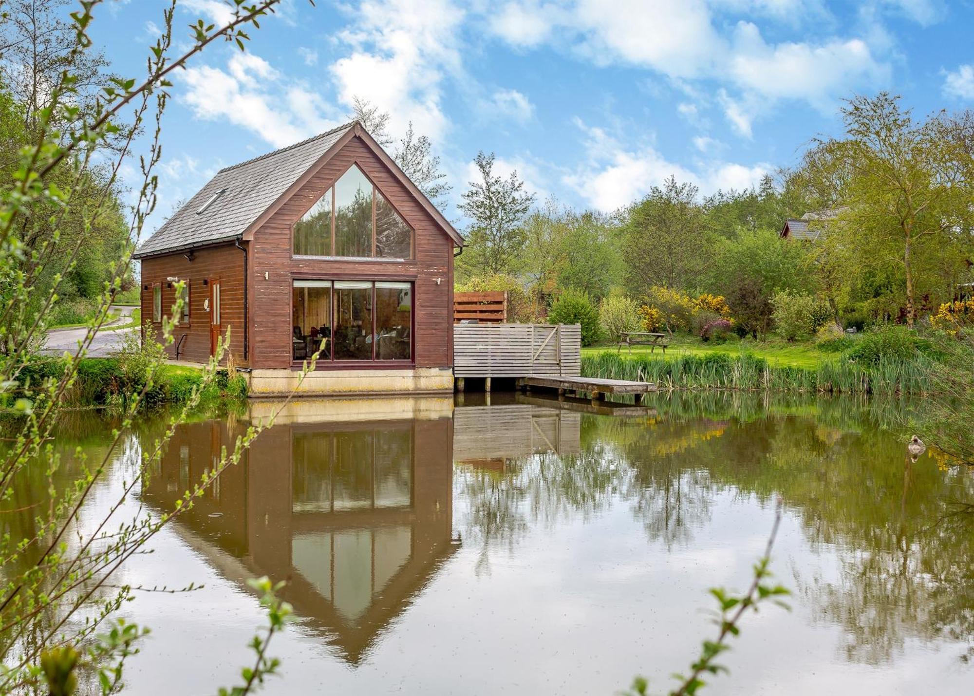 Anglesey Lakeside Lodges Menai Bridge Extérieur photo